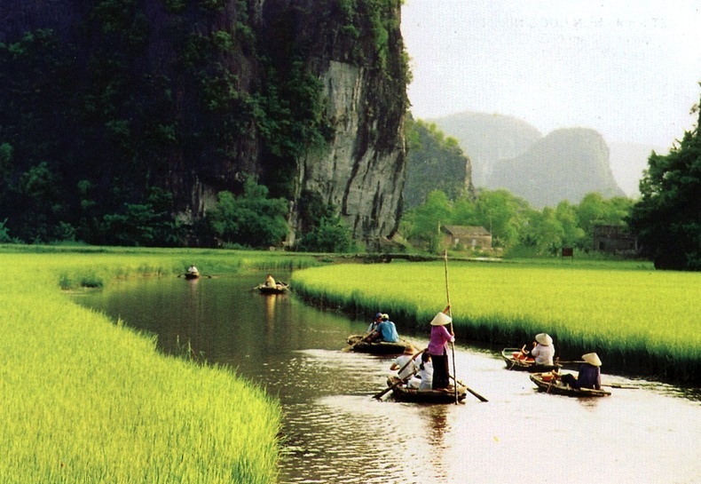 Khách Tây say đắm vẻ đẹp của “Vịnh Hạ Long trên cạn” - 8 Phương Nam